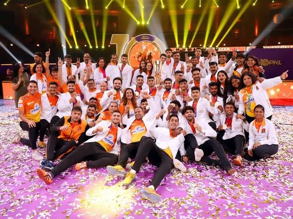 Puneri Paltan team with the title. (Photo- PKL)