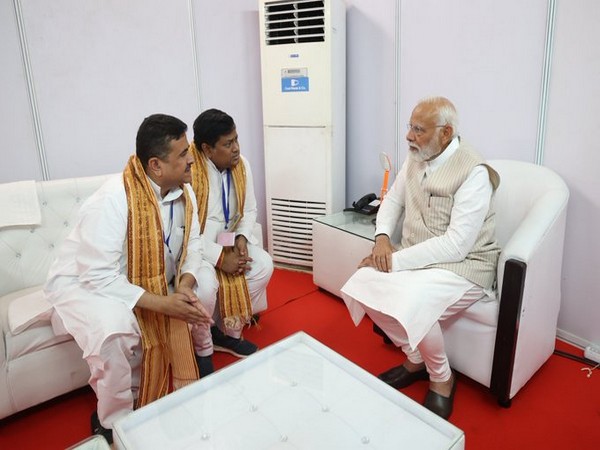 Prime Minister Narendra Modi with West Bengal leader of Opposition Suvendu Adhikari and BJP state unit chief Sukanta Majumdar (Photo credit:@narendramodi)