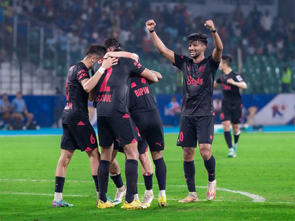 Mumbai City FC players in action. (Photo- ISL Twitter)