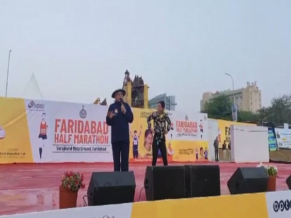 Manohar Lal and Indian boxing star Mary Kom (Photo: ANI)