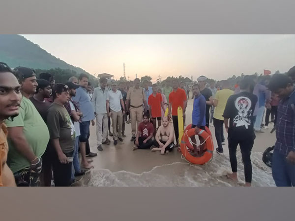 Visakhapatnam Corporation life guards save lives of 3 who attempted suicide (Photo/ANI)