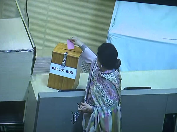 BJP MP Kirron Kher casting her vote. (Photo/ANI)