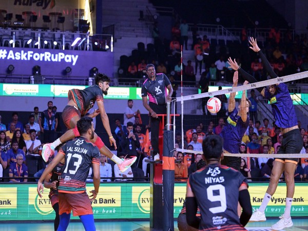 Bengaluru Torpedoes and Hyderabad Black Hawks in action during Prime Volleyball League (Image: PVL)