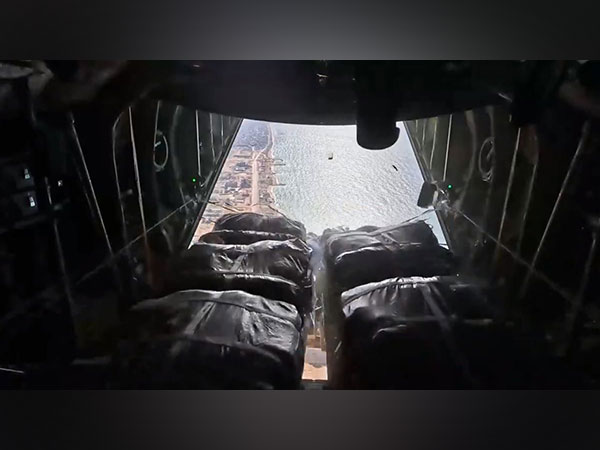 US airdrops humanitarian aid into Gaza (Image Credit: X/@CENTCOM)