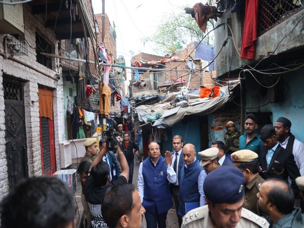 Delhi LG VK Saxena visits slums in national capital (Photo/LG's X)
