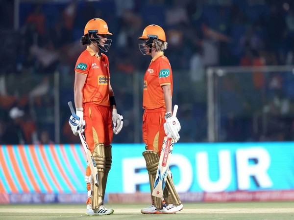 Laura Wolvaardt and Beth Mooney. (Picture: WPL)