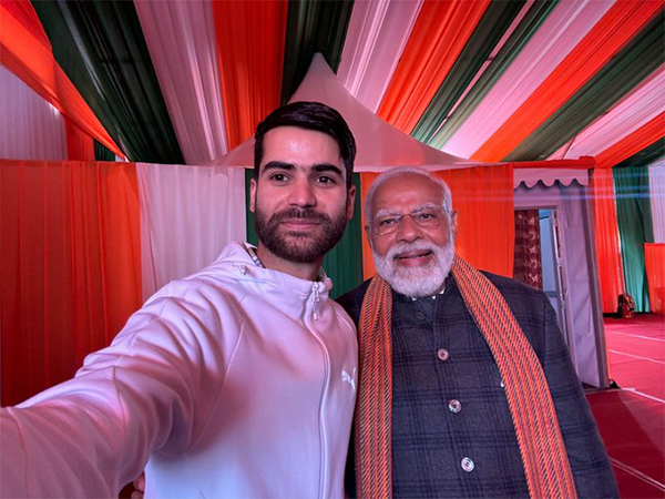A fan takes a selfie with PM Modi at an event in Kashmir (Photo credit:  @narendramodi)