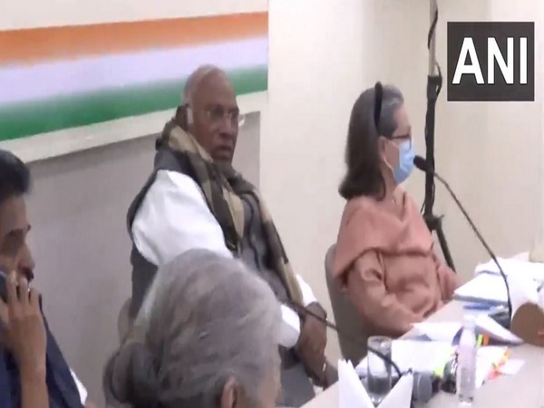 Congress leaders Mallikarjun Kharge and Sonia Gandhi (Photo/ANI)