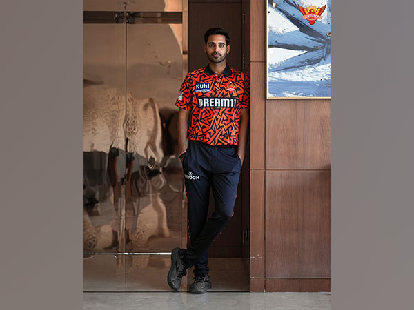 Bhuvneshwar Kumar wearing SRH's new kit. (Picture: SunRisers Hyderabad/X)