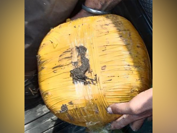 BSF, Punjab Police recover packet of suspected heroin in Punjab's Amritsar (Photo/ANI)