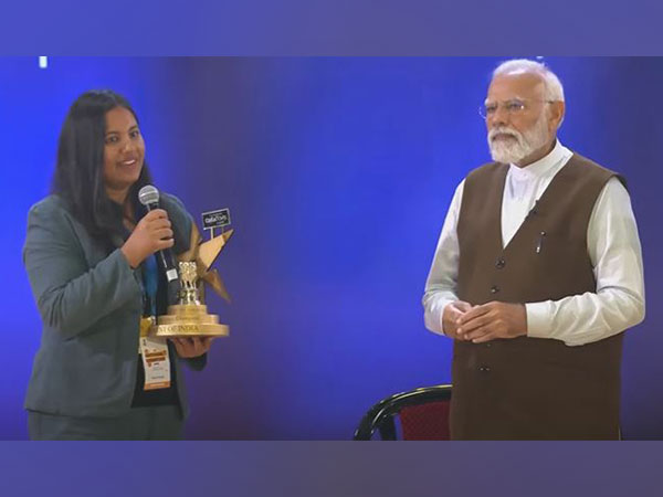 Pankti Pandey with Prime Minister Narendra Modi during award ceremony (Photo/ANI)