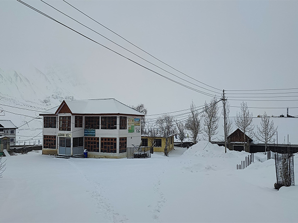 Severe snowfall in Himachal Pradesh hampered Normal life in Lahaul-Spiti (Photo/ANI)