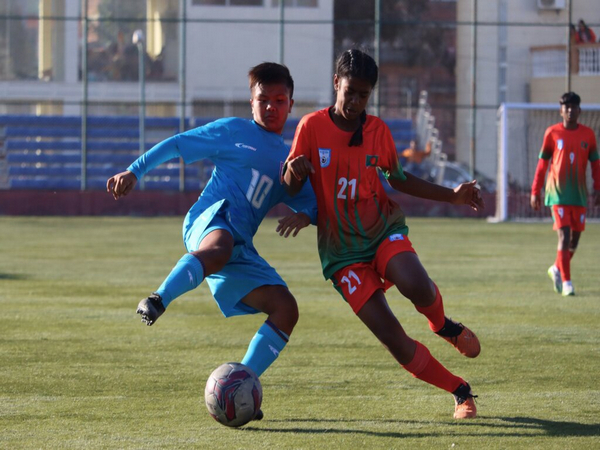 India and Bangladesh team at SAFF U16 Women's Championship (Image: AIFF media)