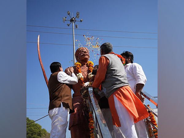 Madhya Pradesh Chief Minister Mohan Yadav pays tribute to Rao Tularam Singh (Image/ANI)