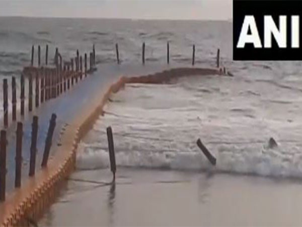 Railing of floating bridge collapses in Thiruvananthapuram (Photo/ANI)