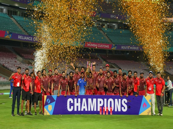Team DY Patil Red with the championship trophy (Photo: DY Patil)