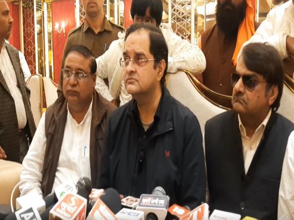 Brijendra Singh at center (File Photo/ANI)