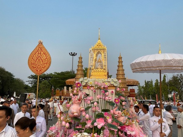 Thousands of devotees throng in Ubon Ratchathani, pay respect to lord Buddha's relics  (Photo credits: X/@IndiainThailand)