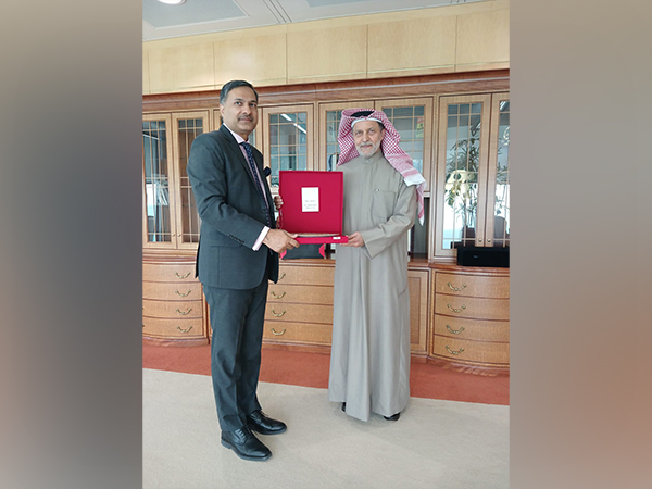 Indian Ambassador to Kuwait, Adarsh Swaika with Kuwait Deputy Prime Minister Imad Mohammad Abdulaziz Al-Ateeqi (Photo: X @indembkwt)