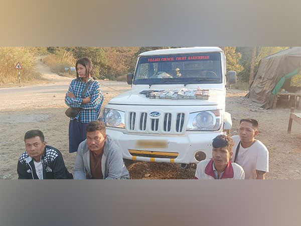 Assam Rifles recovers Indian, Myanmar cash (Photo/ANI)