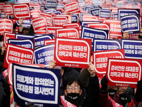 South Korean doctors held a mass rally against government's medical policy (Photo/Reuters)