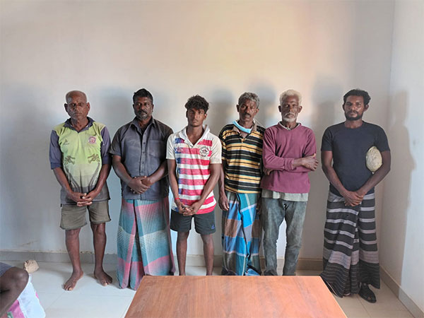 Arrested fishermen (Pic credit: Sri Lankan Navy)