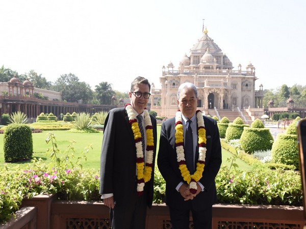Deputy Prime Minister of New Zealand, Winston Peters (right) visits Akshardham Temple in Gandhinagar, Gujarat (Photo/ANI)