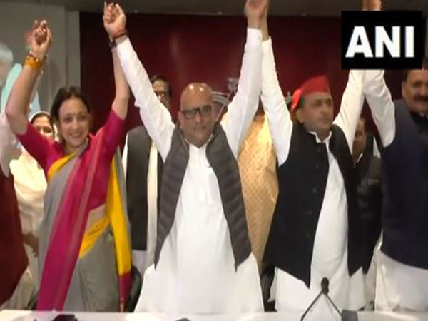 Samajwadi Party chief Akhilesh Yadav with UP Congress President Ajay Rai (Photo/ANI)