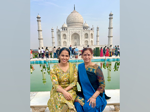 Saina Nehwal (left) with her mother Usha Nehwal (right) (Photo: Saina Nehwal/X)