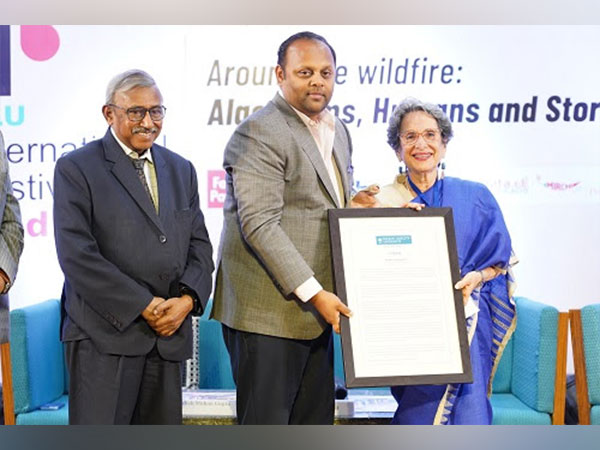 Bachi Karkaria being honoured with the JLU Ignited Mind Award by Pro-Chancellor Abhishek Mohan Gupta