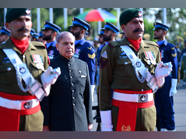 Pakistan's newly elected Prime Minister Shehbaz Sharif, inspects the honor guard at the Prime Minister's House in Islamabad (Photo/Reuters)