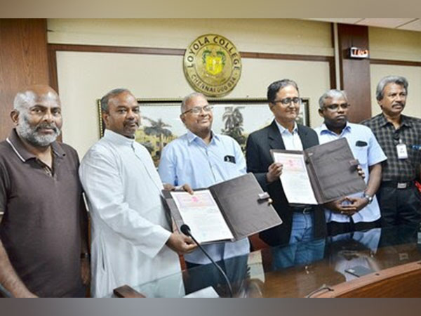 MoU signing ceremony by Ramaseshan K, EVP & Chief Financial Officer, Movate, and Fr. Dr. B. Jeyaraj, Secretary & Correspondent of Loyola College