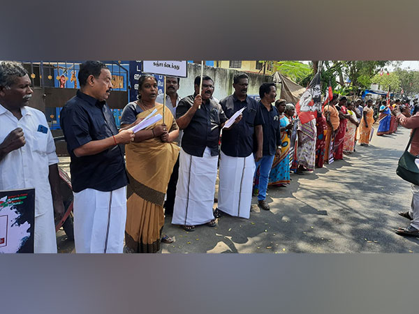 AIADMK holds human chain protest in Nagapattinam against DMK govt (Photo/ANI)