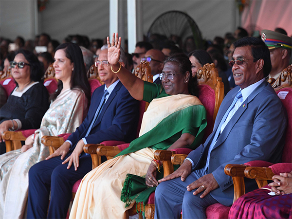 President Droupadi Murmu at the Mauritius National Day celebrations (Photo: X @rashtrapatibhvn)