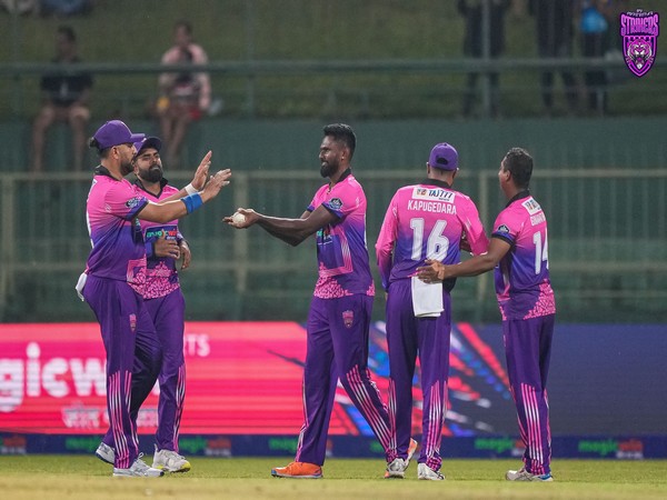 Lahiru Thirimanne (centre). (Photo- New York Superstar Strikers)