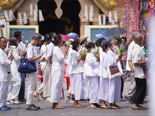 Devotees offers prayers in Ubon Ratchathani (Photo/X @IndiainThailand)