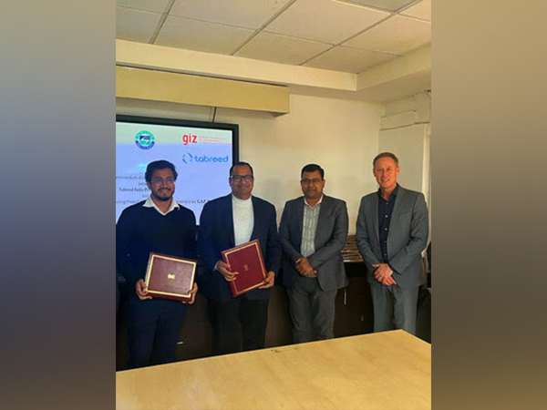 Sudheer Perla, Tabreed, Nitin Jain –Energy-Efficient Cooling, Arijit Sengupta – Bureau of Energy Efficiency, Ministry of Power, GOI and Philipp Johannsen – GIZ India at the MoU signing ceremony.