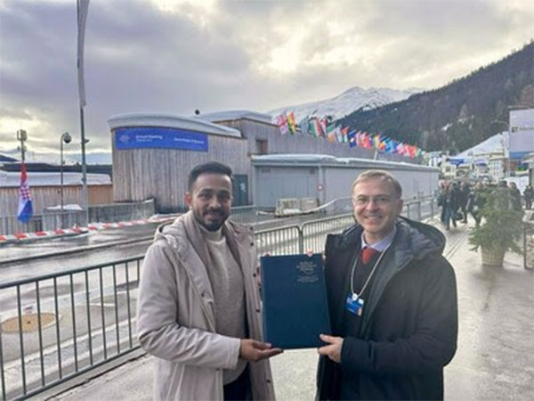 Vijay Nirani, Managing Director, TruAlt Bioenergy and Roberto Bocca, Head of Centre for Energy and Materials, WEF.