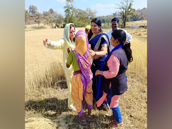 Congress MP Nakul Nath’s wife interacts with women cultivators (Photo/ ANI)
