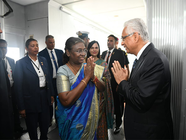 President Droupadi Murmu and Mauritius Prime Minister Pravind Jugnauth. (Photo: X//@MEAIndia)