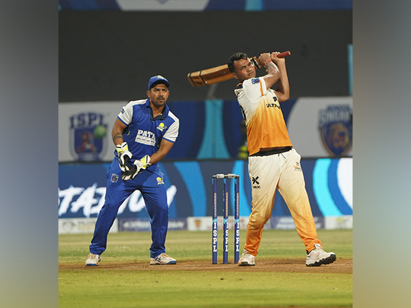 Players of KVN Bangalore Strikers and Majhi Mumbai in action during ISPL 2023 match (Photo: ISPL)