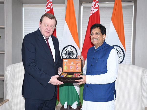 Belarusian Foreign Minister Sergei Aleinik with Union Commerce Minister Piyush Goyal (Source: Twitter/@BelarusMFA)