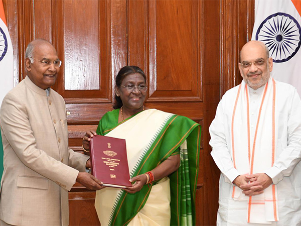 One Nation One Election committee submits reports to President Droupadi Murmu (Photo/PIB)