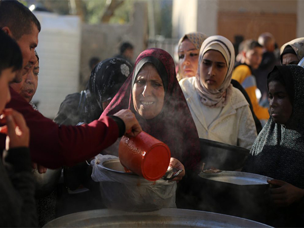 Displacaed Palestinians in Deir al-Balah (Photo/TPS)