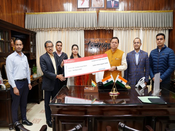 Uttarakhand Chief Minister Pushkar Singh Dhami along with officials of Alliance Air (Photo/Uttarakhand CM) 
