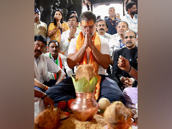 Rahul Gandhi offers prayers at Trimbakeshwar Temple in Nashik (Photo:X/@INCIndia)