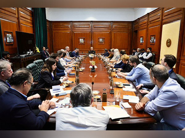 EAM S Jaishankar with journalists from 13 Central and Eastern European (Photo/X@DrSJaishankar)