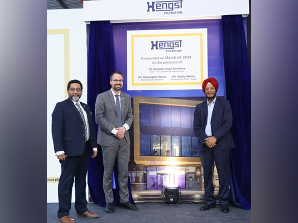 L-R:Sandip Mehta,MD,Hengst India,Christopher Heine, Group CEO, Hengst Filtration, & Rajinder Singh Sachdeva, COO, VE Commercial Vehicles Ltd at Hengst Filtration facility inauguration in Bengaluru