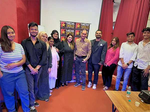 Dale Bhagwagar with the management and students of Media Skills – New York Academy in Mumbai.