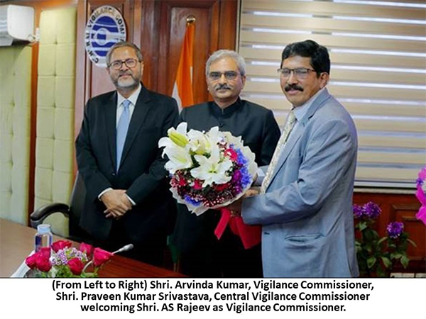 (From Left to Right) Shri. Arvinda Kumar, Vigilance Commissioner, Shri. Praveen Kumar Srivastava, Central Vigilance Commissioner welcoming Shri. AS Rajeev as Vigilance Commissioner.